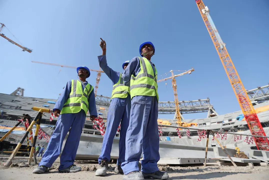Trabajadores durante la construcción del Estadio Lusail en Doha el 20 de diciembre de 2019. EFE/EPA/ALI HAIDER