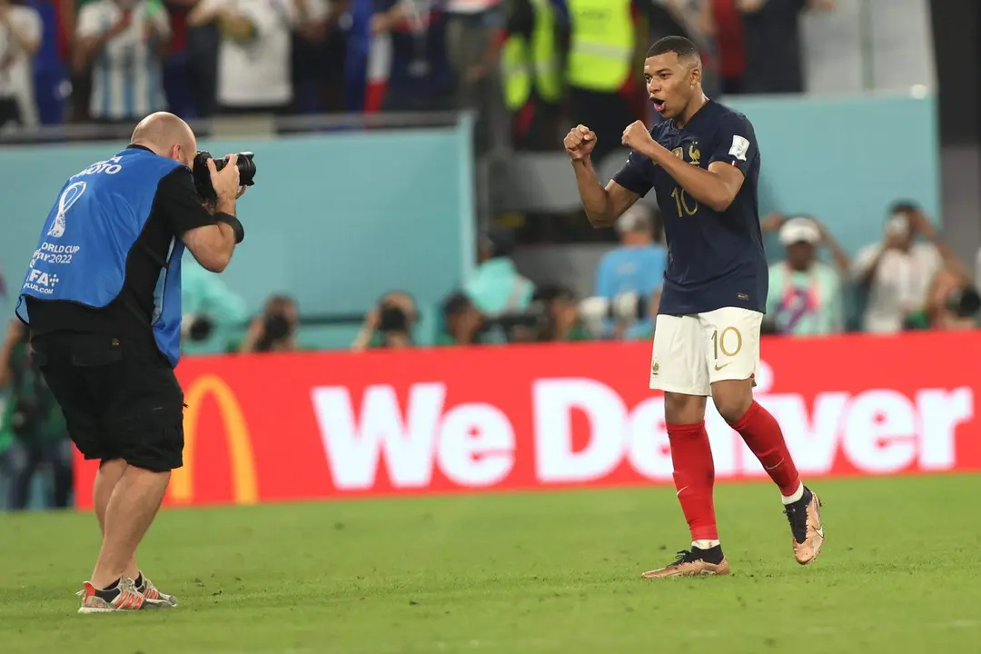Doha (Qatar), 26/11/2022.- Kylian Mbappe of France celebrates after the FIFA World Cup 2022 group D soccer match between France and Denmark at Stadium 947 in Doha, Qatar, 26 November 2022. (Mundial de Fútbol, Dinamarca, Francia, Catar) EFE/EPA/Tolga Bozoglu