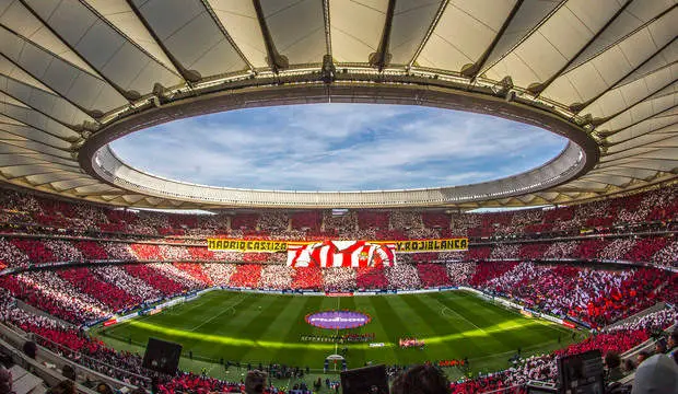 El Atlético de Madrid y el Real Madrid protagonizan otro clásico de la capital española este domingo. Alineaciones y pronósticos para el partido. 