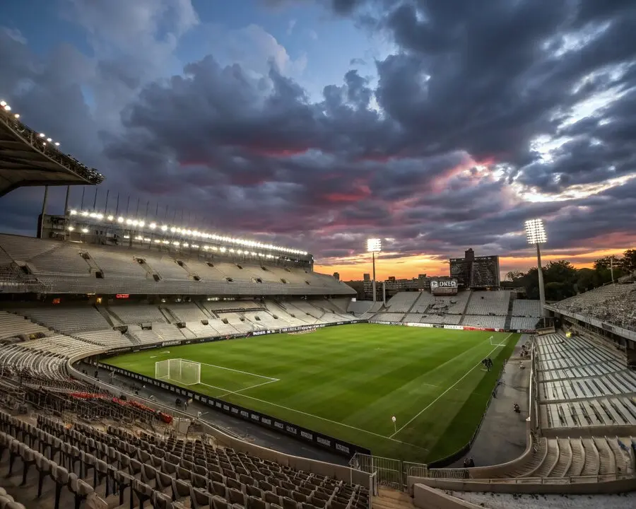 Análisis histórico y de las cuotas deportivas detrás del triplete en el fútbol, destacando tanto los pioneros como la situación actual de los grandes del fútbol español.
