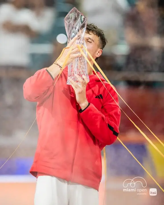&nbsp;Jakub Mensik&nbsp;