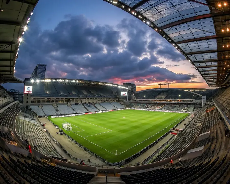 Análisis exhaustivo del duelo entre Universitario de Deportes y River Plate en la Copa Libertadores, con detalles sobre forma, cuotas deportivas y posibles alineaciones para una apuesta informada.