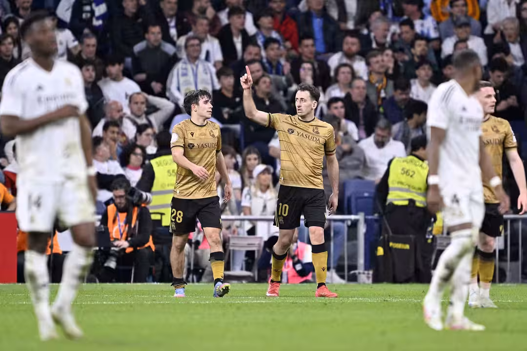Oyarzabal celebra uno de sus goles