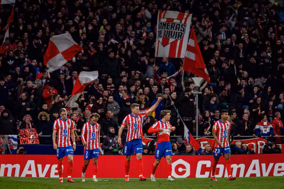 El Atlético celebra un gol contra el Barcelona