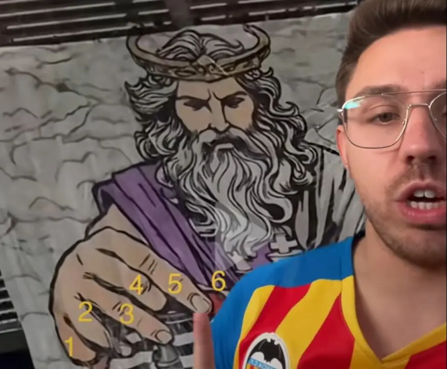 El Real Madrid se lía y pone un tifo con un Neptuno de “seis dedos” en su partido con el Arsenal