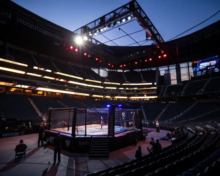 Pronóstico y análisis detallado del combate UFC entre Derrick Lewis y Tallison Teixeira, con cuotas y datos estratégicos para las apuestas.