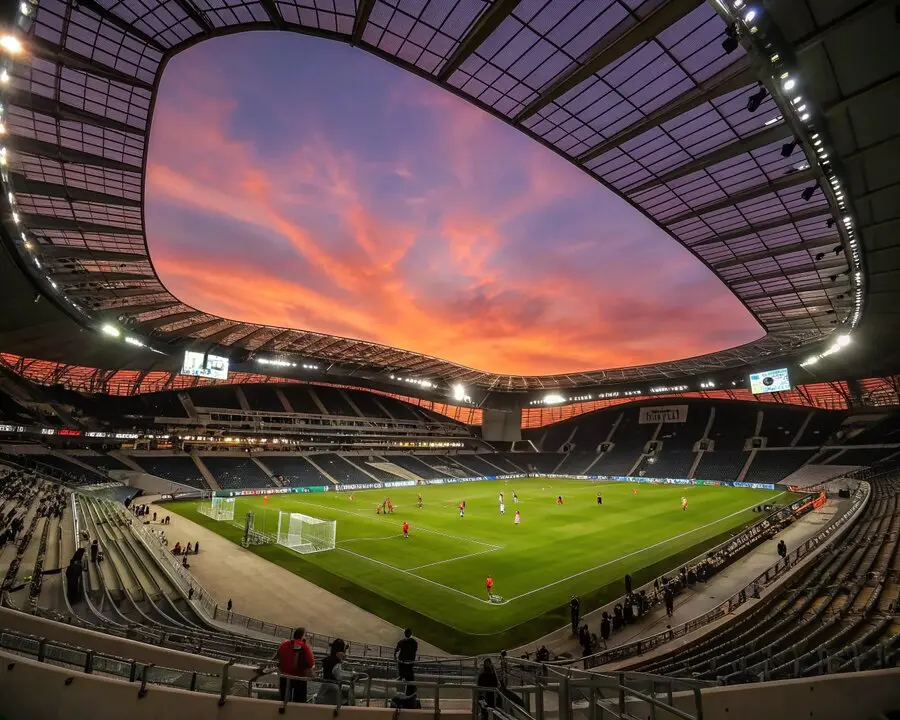 Análisis y pronóstico para el amistoso entre Schalke 04 y Sevilla con cuotas actualizadas, datos tácticos y comparativa de apuestas.