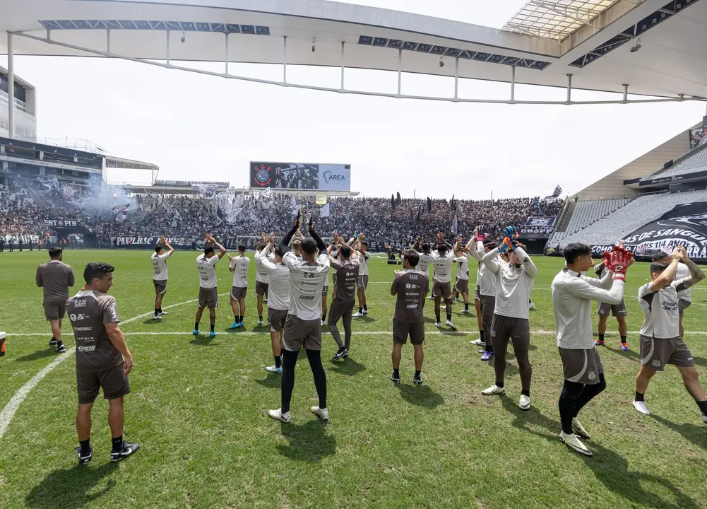 Corinthians recebe o Internacional e tenta deixar a zona da degola