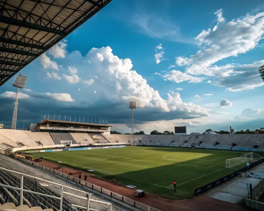 Análise detalhada sobre os títulos internacionais faltantes para os gigantes do futebol brasileiro e a integração de odds e oportunidades de apostas.
