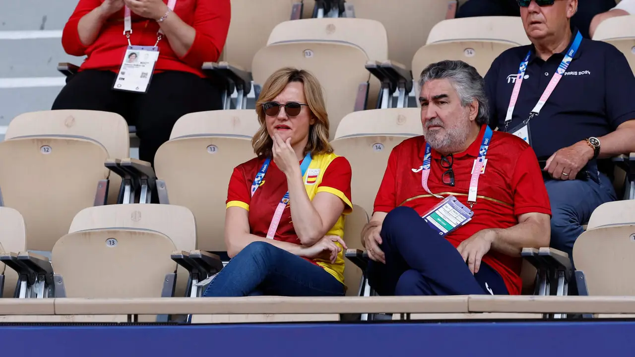 La ministra de Educación, Pilar Alegría (c), y el presidente del Consejo Superior de Deportes, José Manuel Rodríguez Uribes (d). EFE/Juanjo Martín