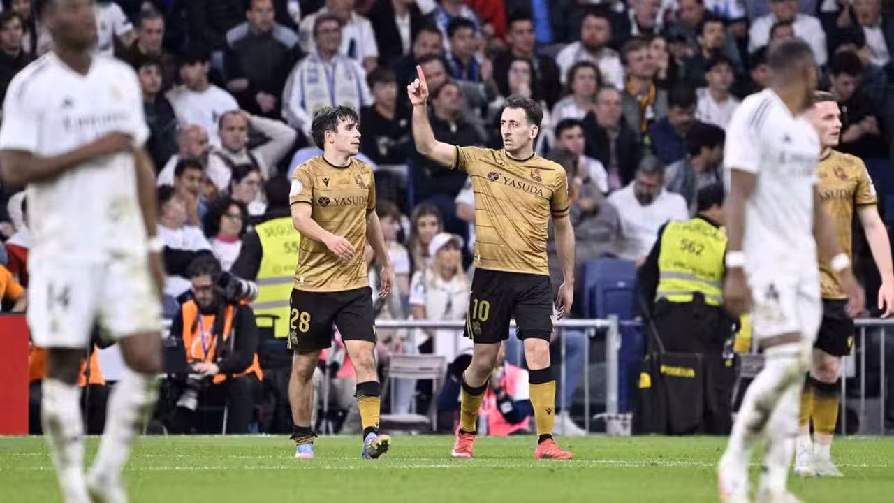 Oyarzabal celebra uno de sus goles