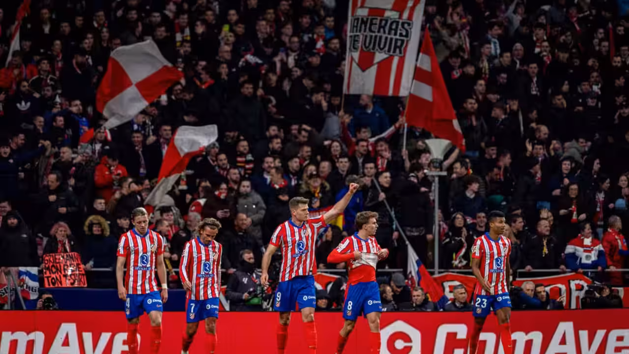 El Atlético celebra un gol contra el Barcelona