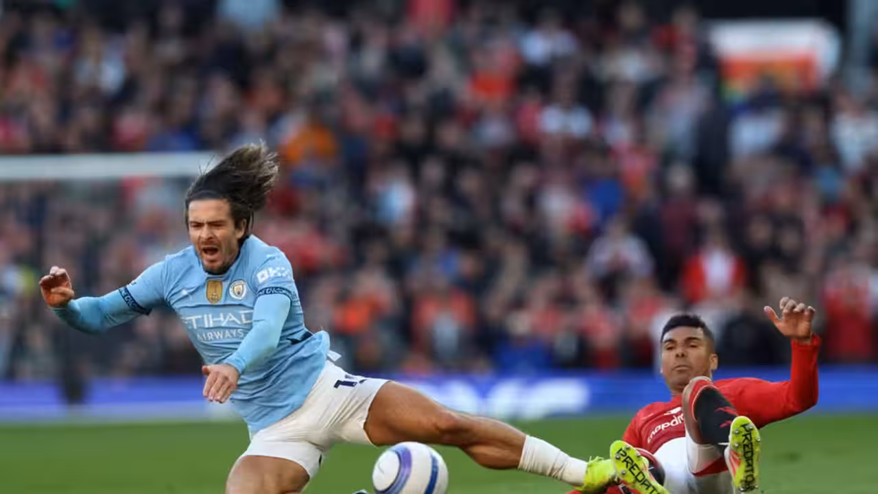 Darren Staples / AFP Una de las 11 entradas del brasileño en el partido de Old Trafford